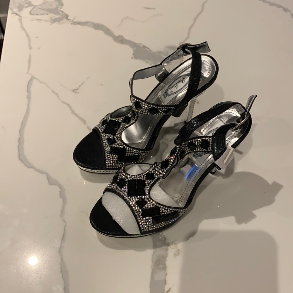 Very sparkly strappy 4” heels